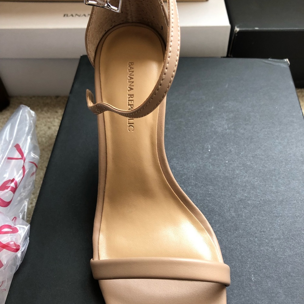 Banana Republic heels - Picture 2 of 6